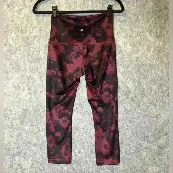 Lululemon Hi-Rise Cropped Leggings - Size 6 - Picture 3 of 4